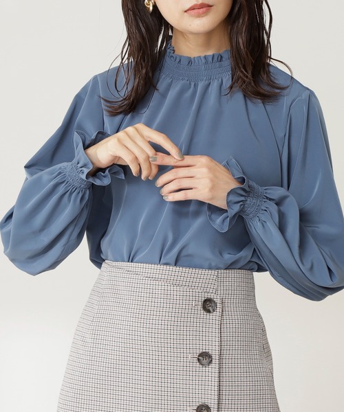 N.(N. Natural Beauty Basic)(エヌエヌナチュラルビューティーベーシック)の「シャーリングハイネックブラウス(シャツ/ブラウス・レディース・グレー/ブラック/ホワイト/ベージュ/ブルー・MEDIUM)」の5枚目の写真