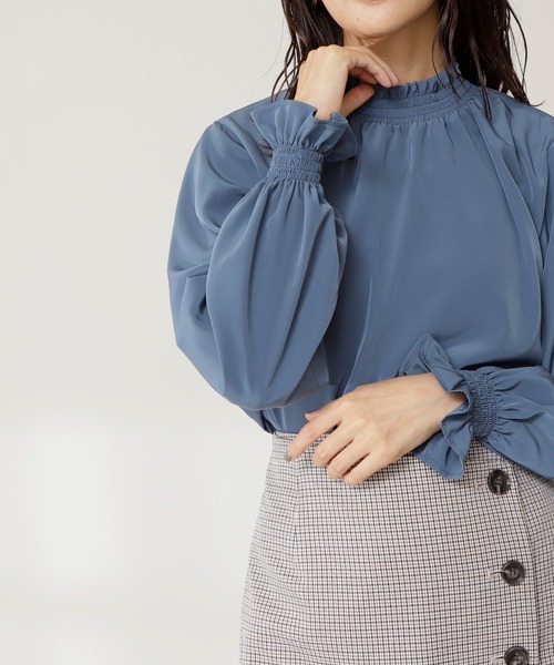 N.(N. Natural Beauty Basic)(エヌエヌナチュラルビューティーベーシック)の「シャーリングハイネックブラウス(シャツ/ブラウス・レディース・グレー/ブラック/ホワイト/ベージュ/ブルー・MEDIUM)」の19枚目の写真