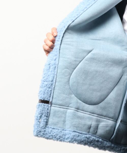 FRP（エフアールピー）の「YUGA フェイクムートン　ボア　ブルゾン　ジャケットコート（ブルゾン・レディース・モカ/ブルー/レッド/ホワイト/ブラウン/オフホワイト・M/L）」の9枚目の写真