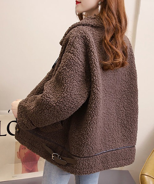 FRP（エフアールピー）の「YUGA フェイクムートン　ボア　ブルゾン　ジャケットコート（ブルゾン・レディース・モカ/ブルー/レッド/ホワイト/ブラウン/オフホワイト・M/L）」の16枚目の写真