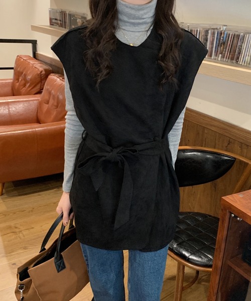 ABITOKYO（アビトーキョー）の「バックスリットウエストマークフェイクムートンベスト（ベスト・レディース・ブラック/ベージュ/モカ・M/L）」の20枚目の写真