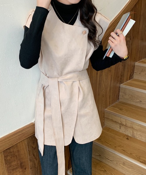 ABITOKYO（アビトーキョー）の「バックスリットウエストマークフェイクムートンベスト（ベスト・レディース・ブラック/ベージュ/モカ・M/L）」の16枚目の写真