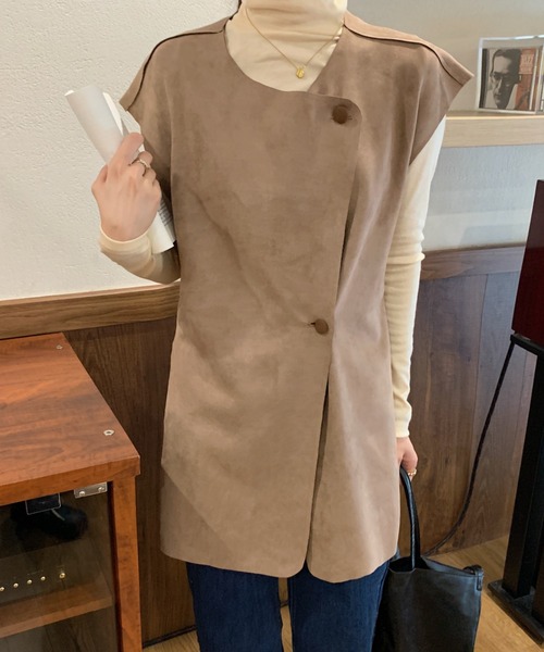 ABITOKYO（アビトーキョー）の「バックスリットウエストマークフェイクムートンベスト（ベスト・レディース・ブラック/ベージュ/モカ・M/L）」の8枚目の写真