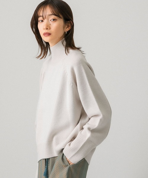 KBF（ケイビーエフ）の「アウトリンキングコクーンハイネックニット（ニット/セーター・レディース・ライトグレー/ブラウン/オレンジ・ONE）」の2枚目の写真