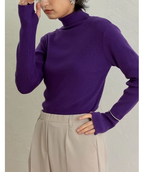 Re:EDIT(リエディ)の「指穴タートルネックリブニットトップス(ニット/セーター・レディース・グリーン/パープル/ブラック/ブルー/アイボリー/オレンジ・MEDIUM)」の5枚目の写真