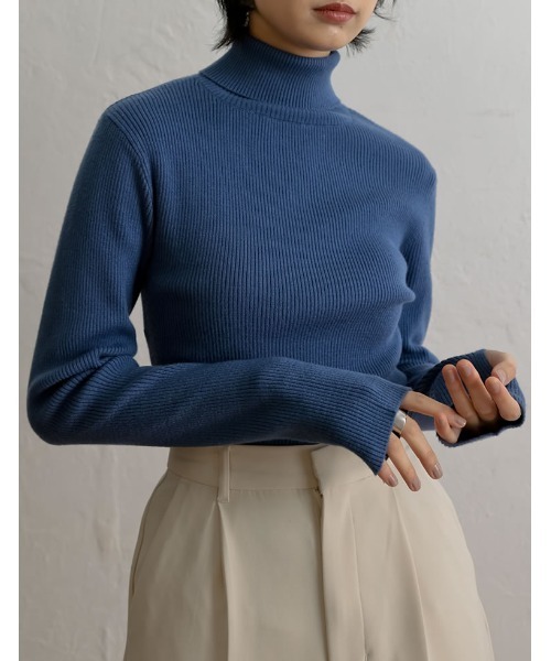 Re:EDIT(リエディ)の「指穴タートルネックリブニットトップス(ニット/セーター・レディース・グリーン/パープル/ブラック/ブルー/アイボリー/オレンジ・MEDIUM)」の4枚目の写真