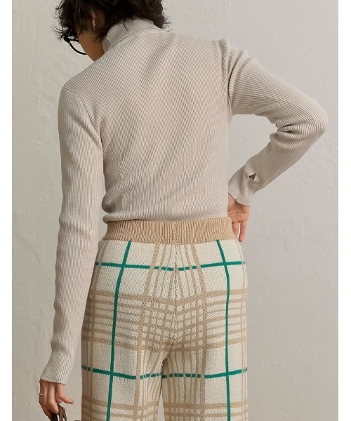 Re:EDIT(リエディ)の「指穴タートルネックリブニットトップス(ニット/セーター・レディース・グリーン/パープル/ブラック/ブルー/アイボリー/オレンジ・MEDIUM)」の12枚目の写真