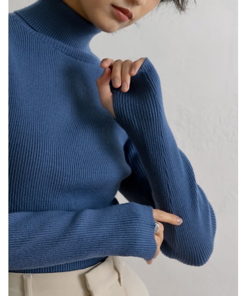 Re:EDIT(リエディ)の「指穴タートルネックリブニットトップス(ニット/セーター・レディース・グリーン/パープル/ブラック/ブルー/アイボリー/オレンジ・MEDIUM)」の18枚目の写真