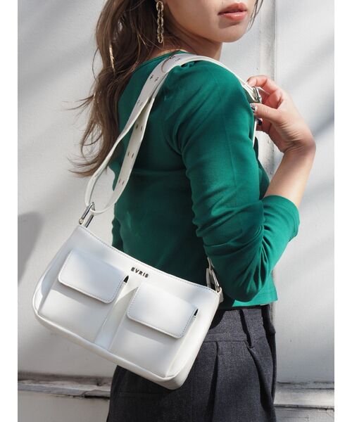 EVRIS（エヴリス）の「ワイドベルトガジェットBAG（ショルダーバッグ・レディース・ホワイト/ブラック/グリーン・FREE）」の2枚目の写真