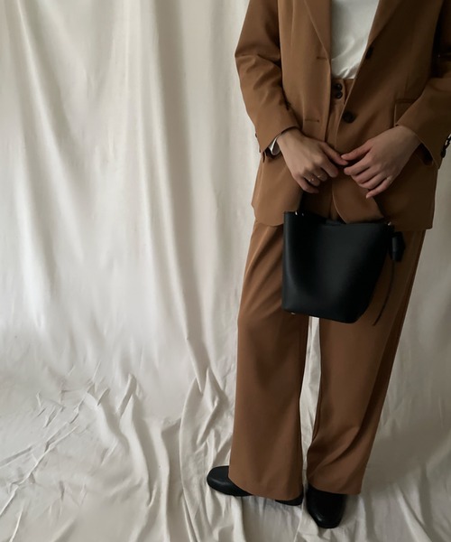 ISOOK(アイスー)の「【ISOOK / アイスー】サイドベルトバケットバッグ / ハンドバッグ ポーチ付き ZOZOTOWN限定(ハンドバッグ・レディース・ブラック/ライトブラウン・FREE)」の7枚目の写真