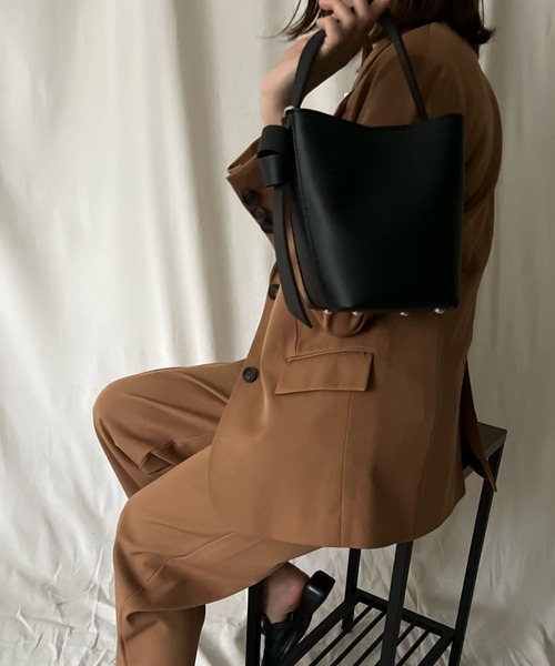 ISOOK(アイスー)の「【ISOOK / アイスー】サイドベルトバケットバッグ / ハンドバッグ ポーチ付き ZOZOTOWN限定(ハンドバッグ・レディース・ブラック/ライトブラウン・FREE)」の12枚目の写真