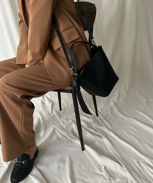 ISOOK(アイスー)の「【ISOOK / アイスー】サイドベルトバケットバッグ / ハンドバッグ ポーチ付き ZOZOTOWN限定(ハンドバッグ・レディース・ブラック/ライトブラウン・FREE)」の14枚目の写真