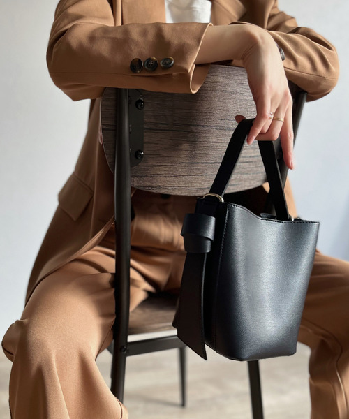 ISOOK(アイスー)の「【ISOOK / アイスー】サイドベルトバケットバッグ / ハンドバッグ ポーチ付き ZOZOTOWN限定(ハンドバッグ・レディース・ブラック/ライトブラウン・FREE)」の17枚目の写真