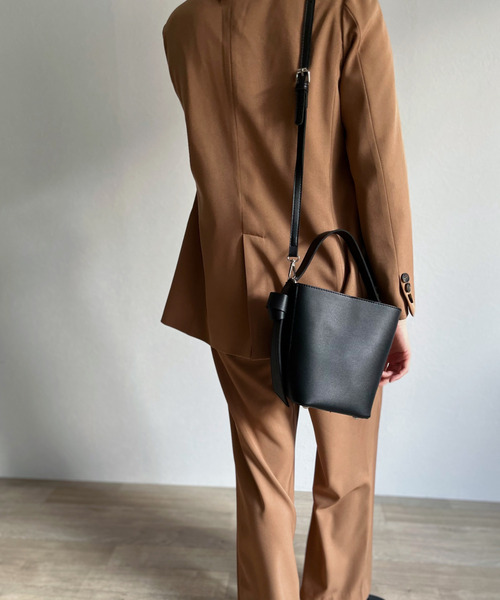 ISOOK(アイスー)の「【ISOOK / アイスー】サイドベルトバケットバッグ / ハンドバッグ ポーチ付き ZOZOTOWN限定(ハンドバッグ・レディース・ブラック/ライトブラウン・FREE)」の19枚目の写真