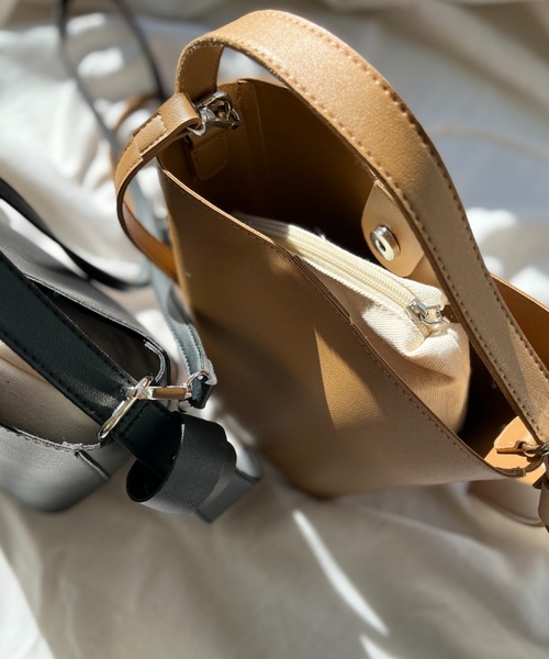 ISOOK(アイスー)の「【ISOOK / アイスー】サイドベルトバケットバッグ / ハンドバッグ ポーチ付き ZOZOTOWN限定(ハンドバッグ・レディース・ブラック/ライトブラウン・FREE)」の15枚目の写真