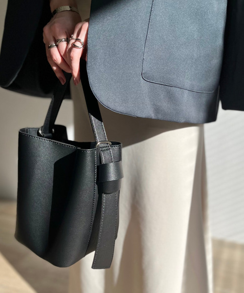 ISOOK(アイスー)の「【ISOOK / アイスー】サイドベルトバケットバッグ / ハンドバッグ ポーチ付き ZOZOTOWN限定(ハンドバッグ・レディース・ブラック/ライトブラウン・FREE)」の21枚目の写真