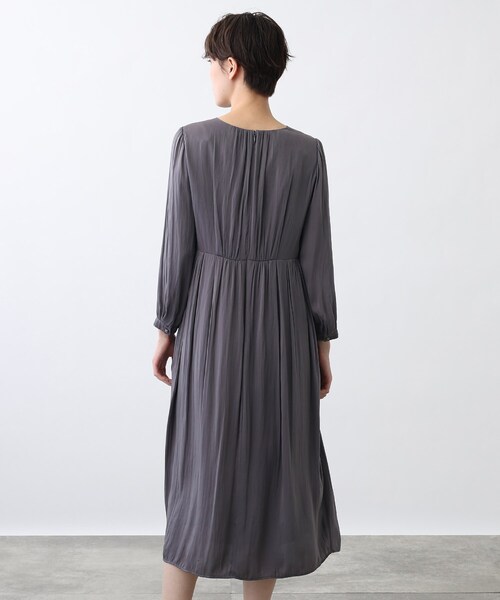 INDIVI（インディヴィ）の「◆【洗える/UVケア/吸水速乾】タック＆ギャザーワンピース（ワンピース・レディース・サックスブルー系5/ダークグレー/ネイビー・34/38/13/19/15 ）」の15枚目の写真