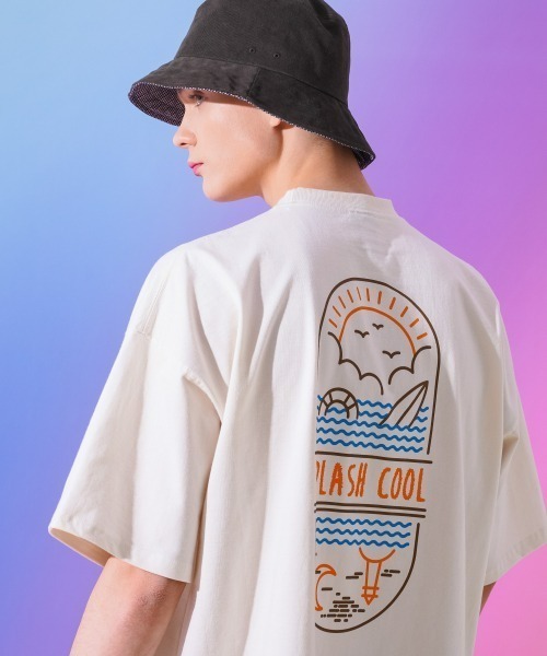 TWN(ティーダブリューエヌ)の「TWN(ティーダブリューエヌ)/Splash Short Sleeve/オーバーサイズ バック ロゴプリント Tシャツ(Tシャツ/カットソー・レディース・ブラック/グリーン/アイボリー・M/L/XL)」の2枚目の写真