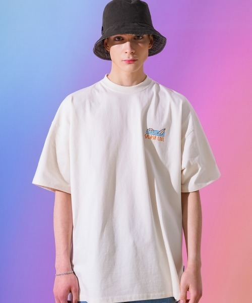 TWN(ティーダブリューエヌ)の「TWN(ティーダブリューエヌ)/Splash Short Sleeve/オーバーサイズ バック ロゴプリント Tシャツ(Tシャツ/カットソー・レディース・ブラック/グリーン/アイボリー・M/L/XL)」の5枚目の写真