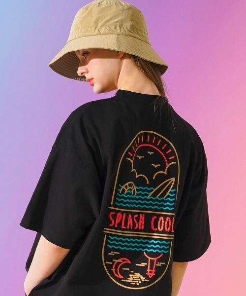 TWN(ティーダブリューエヌ)の「TWN(ティーダブリューエヌ)/Splash Short Sleeve/オーバーサイズ バック ロゴプリント Tシャツ(Tシャツ/カットソー・レディース・ブラック/グリーン/アイボリー・M/L/XL)」の9枚目の写真
