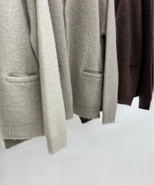 KIIT（キート）の「KIIT キート / KNIT CARDIGAN オーバーサイズ キッドモヘアルーズカーディガン / KIN-K58-801（カーディガン/ボレロ・メンズ・ブラック/アッシュグレー/アイボリー/ブラウン・2/3）」の7枚目の写真