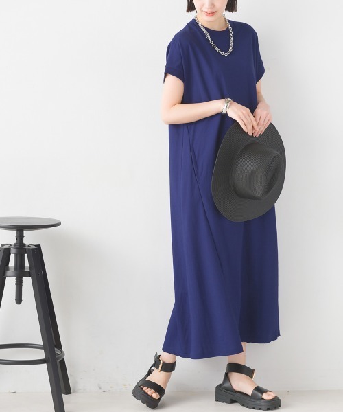 OMNES（オムネス）の「接触冷感レーヨンナイロンボトルネックフレアワンピース（ワンピース・レディース・キャメル/ラベンダー/ベージュ/ブラック/ブルー/チャコールグレー/モカ/イエロー/ネイビー/グリーン/ブラウン/グレー/イエロー系その他/チャコールグレー×ブラック・FREE）」の10枚目の写真