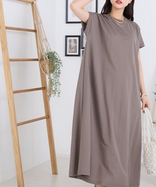 OMNES（オムネス）の「接触冷感レーヨンナイロンボトルネックフレアワンピース（ワンピース・レディース・キャメル/ラベンダー/ベージュ/ブラック/ブルー/チャコールグレー/モカ/イエロー/ネイビー/グリーン/ブラウン/グレー/イエロー系その他/チャコールグレー×ブラック・FREE）」の7枚目の写真