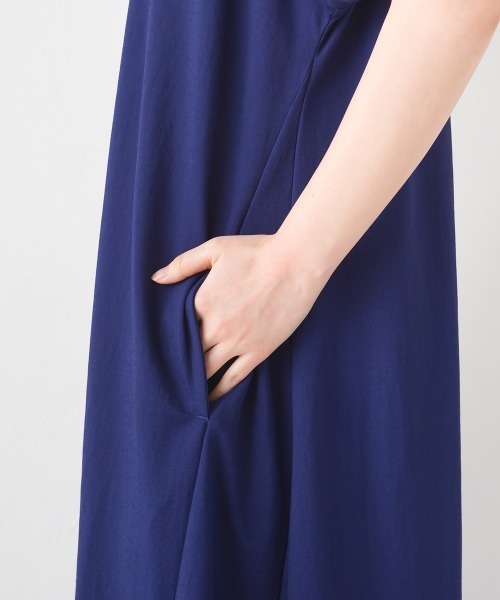 接触冷感レーヨンナイロンボトルネックフレアワンピース（ワンピース