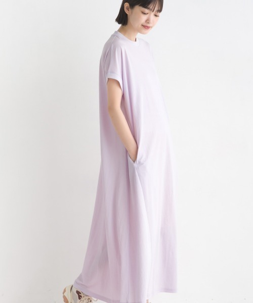 OMNES（オムネス）の「接触冷感レーヨンナイロンボトルネックフレアワンピース（ワンピース・レディース・キャメル/ラベンダー/ベージュ/ブラック/ブルー/チャコールグレー/モカ/イエロー/ネイビー/グリーン/ブラウン/グレー/イエロー系その他/チャコールグレー×ブラック・FREE）」の22枚目の写真