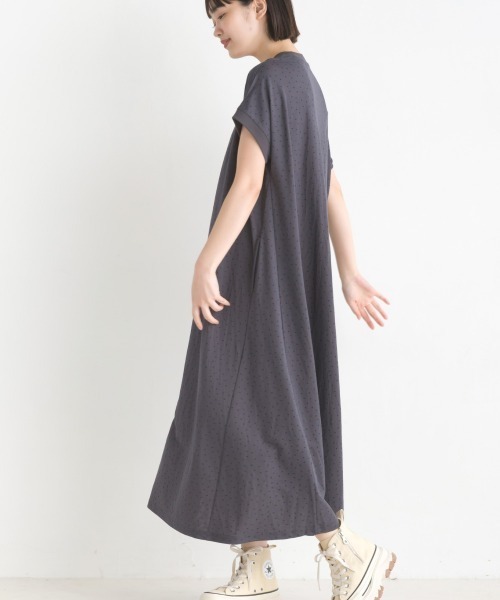 接触冷感レーヨンナイロンボトルネックフレアワンピース（ワンピース