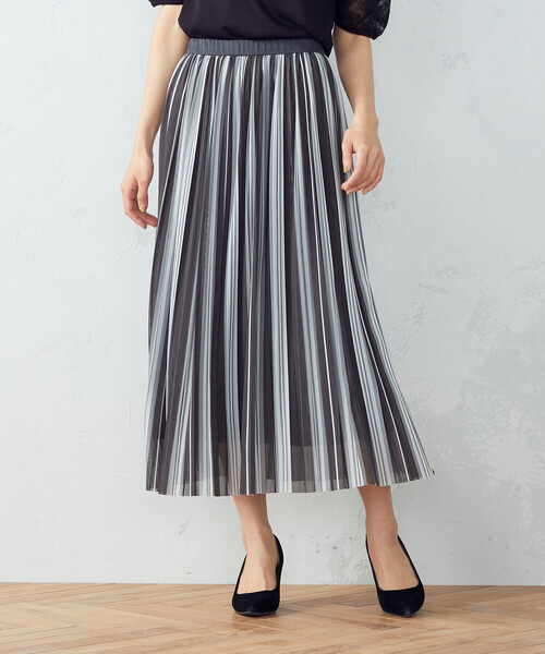 COMME CA ISM(コムサイズム)の「ストライプ プリーツスカート(スカート・レディース・ホワイト系/チャコール・SMALL/MEDIUM/LARGE)」の4枚目の写真