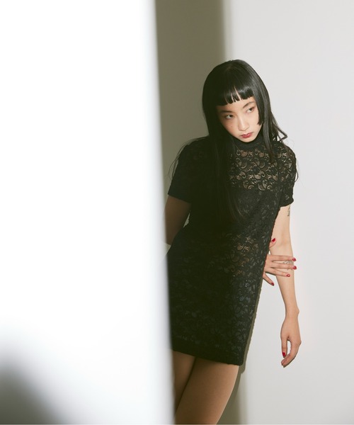 CUPSHE/レース ハイネック ミニ ワンピース FEKETE（フェケテ）の「LACE HI-NECK MINI DRESS (SET-UP
