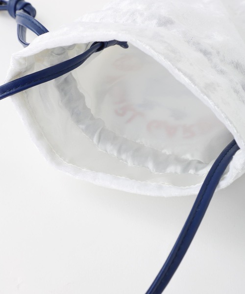 X-girl(エックスガール)の「X-GIRL GARDEN DRAWSTRING BAG/ベロア/巾着 ミニショルダーバッグ(ショルダーバッグ・レディース・ホワイト/ブラック・ONE SIZE)」の6枚目の写真