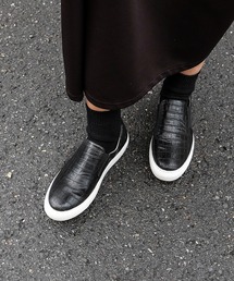 Daniella&GEMMA（ダニエラアンドジェマ）の「レイン対応パイソン柄クロコ型押しスリッポンスニーカー（スニーカー）」