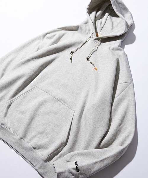 FREAK'S STORE（フリークスストア）の「WEB限定 KELTY×FREAK'S STORE/ケルティ 別注 ワンポイント ヴィンテージロゴ プルオーバーパーカー/フーディー/ビッグシルエット（パーカー・メンズ・ブラック/ダークグリーン/グレー/オフホワイト/グレイッシュブルー・SMALL/MEDIUM/LARGE/X-LARGE）」の3枚目の写真