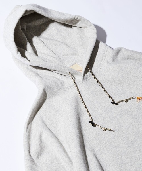 FREAK'S STORE（フリークスストア）の「WEB限定 KELTY×FREAK'S STORE/ケルティ 別注 ワンポイント ヴィンテージロゴ プルオーバーパーカー/フーディー/ビッグシルエット（パーカー・メンズ・ブラック/ダークグリーン/グレー/オフホワイト/グレイッシュブルー・SMALL/MEDIUM/LARGE/X-LARGE）」の7枚目の写真