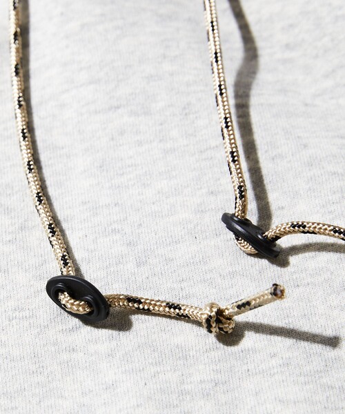 FREAK'S STORE（フリークスストア）の「WEB限定 KELTY×FREAK'S STORE/ケルティ 別注 ワンポイント ヴィンテージロゴ プルオーバーパーカー/フーディー/ビッグシルエット（パーカー・メンズ・ブラック/ダークグリーン/グレー/オフホワイト/グレイッシュブルー・SMALL/MEDIUM/LARGE/X-LARGE）」の8枚目の写真