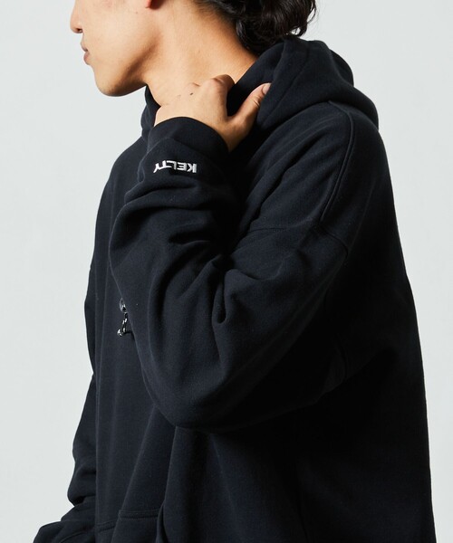 FREAK'S STORE（フリークスストア）の「WEB限定 KELTY×FREAK'S STORE/ケルティ 別注 ワンポイント ヴィンテージロゴ プルオーバーパーカー/フーディー/ビッグシルエット（パーカー・メンズ・ブラック/ダークグリーン/グレー/オフホワイト/グレイッシュブルー・SMALL/MEDIUM/LARGE/X-LARGE）」の18枚目の写真