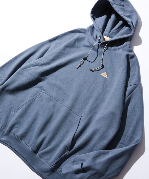 FREAK'S STORE（フリークスストア）の「WEB限定 KELTY×FREAK'S STORE/ケルティ 別注 ワンポイント ヴィンテージロゴ プルオーバーパーカー/フーディー/ビッグシルエット（パーカー・メンズ・ブラック/ダークグリーン/グレー/オフホワイト/グレイッシュブルー・SMALL/MEDIUM/LARGE/X-LARGE）」の15枚目の写真