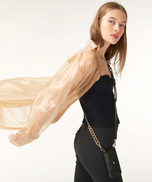 BANDOLIER（バンドリヤー）の「【BANDOLIER】CHARLOTTE SIDE SLOT BK GD　iPhone12 iPhone12Pro iPhone13 iPhone13Pro（スマホケース/カバー・レディース・その他6/その他7/その他8・FREE）」の4枚目の写真