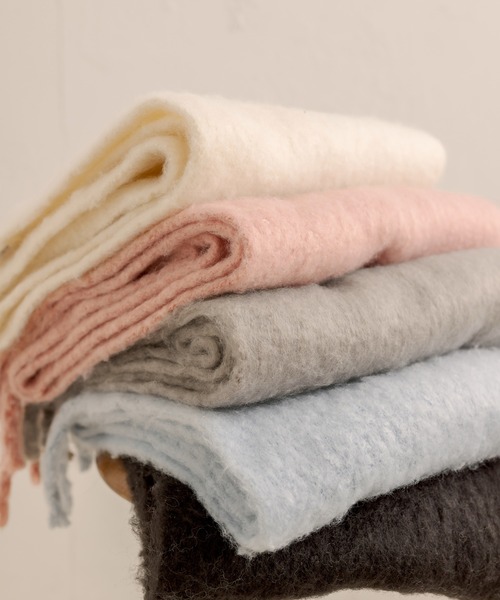 OLIVE des OLIVE(オリーブデオリーブ)の「【WEB限定カラ―あり】タグ付きブークレマフラー(マフラー・レディース・ブラック/サックスブルー/グレー/オフホワイト/ピンク・FREE)」の8枚目の写真