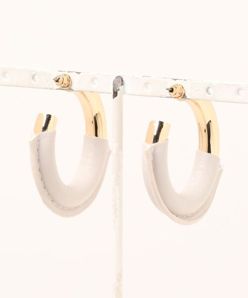 VIS（ビス）の「フェイクレザーフープピアス（ピアス（両耳用）・レディース・ブラウン/キナリ・FREE）」の3枚目の写真