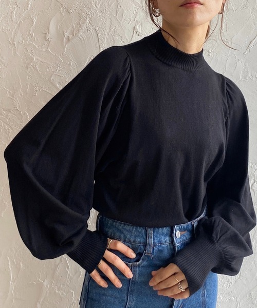 She's Closet(シーズクローゼット)の「ハイネック長袖ボリュームスリーブショート丈ハイゲージニットプルオーバー(ニット/セーター・レディース・オレンジ/キャメル/グリーン/ブラック/アイボリー/ブルー/ピンク・FREE)」の4枚目の写真