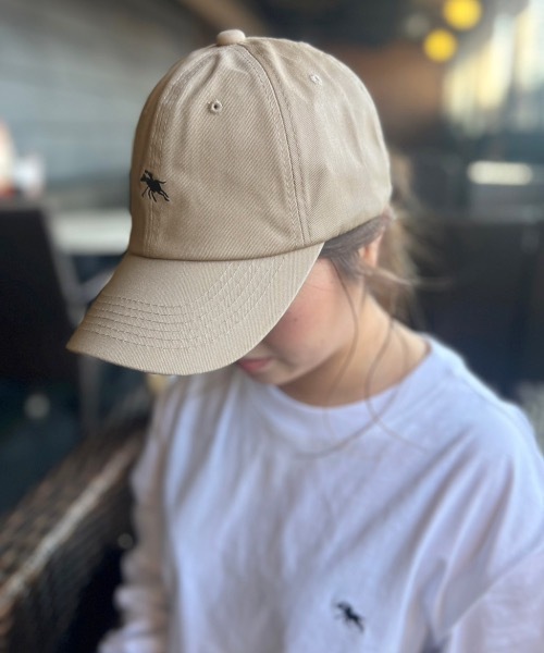 POLO CHAMPS（ポロチャンプス）の「【POLO CHAMPS/ポロチャンプス】別注 ワンポイント 刺繍 　ユニセックス　ローキャップ（キャップ・レディース・ベージュ/ネイビー/レッド/グレイッシュベージュ/ブラック/カーキ/ダークグリーン・FREE）」の20枚目の写真