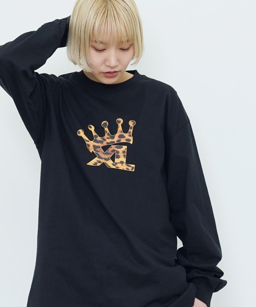 XLARGE(エクストララージ)の「XLARGE / エクストララージ XL CROWN L/S TEE ロンT(Tシャツ/カットソー・メンズ・ホワイト/バーガンディー/ブラック・MEDIUM/LARGE/X-LARGE)」の2枚目の写真