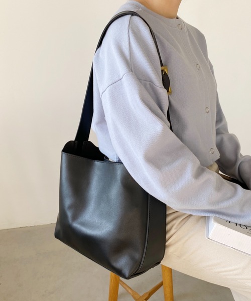 thank U more（サンキューモア）の「フェイクレザー ワンショルダーバッグ 【ストラップ長さ調整対応】（ショルダーバッグ・レディース・ブラック/ブラウン・FREE）」の4枚目の写真