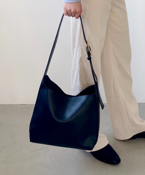 thank U more（サンキューモア）の「フェイクレザー ワンショルダーバッグ 【ストラップ長さ調整対応】（ショルダーバッグ・レディース・ブラック/ブラウン・FREE）」の5枚目の写真