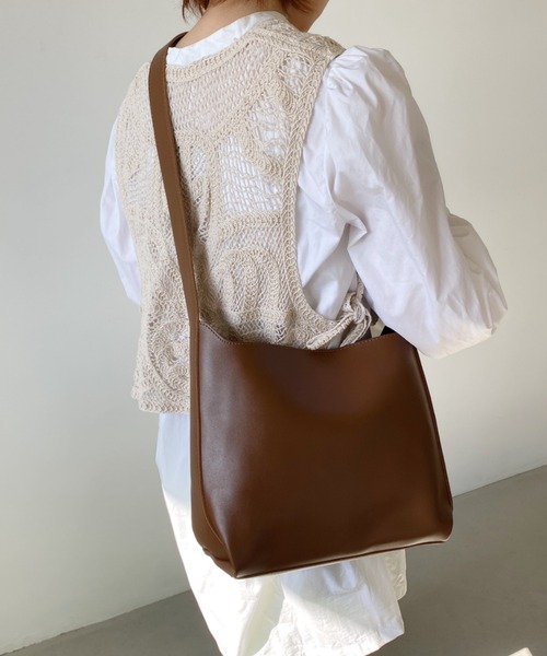 thank U more（サンキューモア）の「フェイクレザー ワンショルダーバッグ 【ストラップ長さ調整対応】（ショルダーバッグ・レディース・ブラック/ブラウン・FREE）」の10枚目の写真