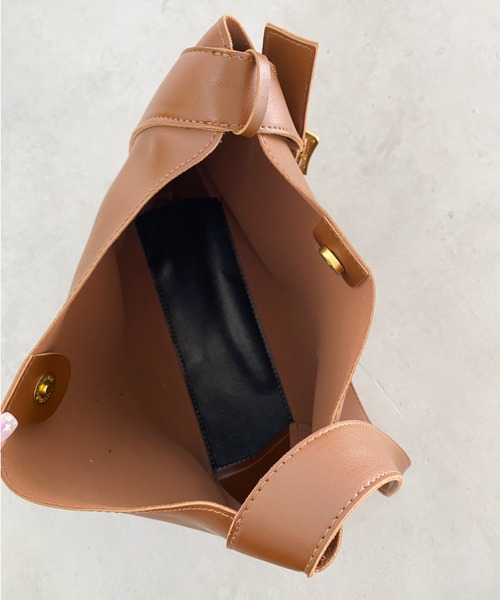 thank U more（サンキューモア）の「フェイクレザー ワンショルダーバッグ 【ストラップ長さ調整対応】（ショルダーバッグ・レディース・ブラック/ブラウン・FREE）」の19枚目の写真