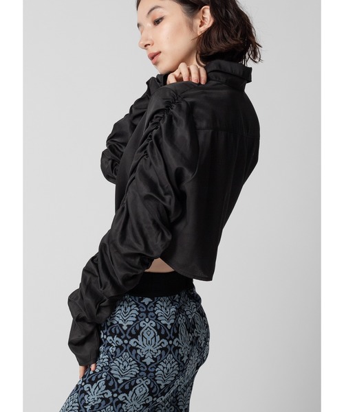 Adoon plain（アドーンプレーン）の「袖コンシャスブラウス（シャツ/ブラウス・レディース・オフホワイト/ライトブルー/ブラック・FREE）」の9枚目の写真